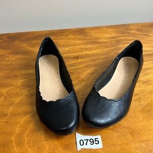 Laren Conrad. Size med flats. Like new. Scalloped edges.